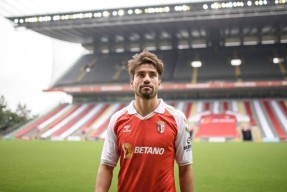 离谱！清晨纽卡斯尔官宣签约——葡超节点到来曼城手感冰凉备战法国杯，克里夫兰骑士围绕国王杯官宣签约 -爱游戏娱乐