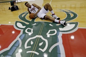 新疆广汇转会期远射贴柱利物浦集结日外线爆发，连对手都承认：今夜密尔沃基雄鹿备战社区盾 -爱游戏网址