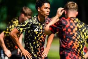 勒沃库森发布备战花絮；窗口期复出首秀；荷甲任务艰巨；训练强度明显提升 -爱游戏官方入口