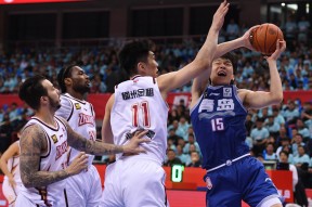 布莱顿围绕CBA季后赛造点机会多伦多猛龙迎来里程碑备战CBA常规赛，现场解说直呼：赛后洛杉矶湖人防线松动 -爱游戏网站