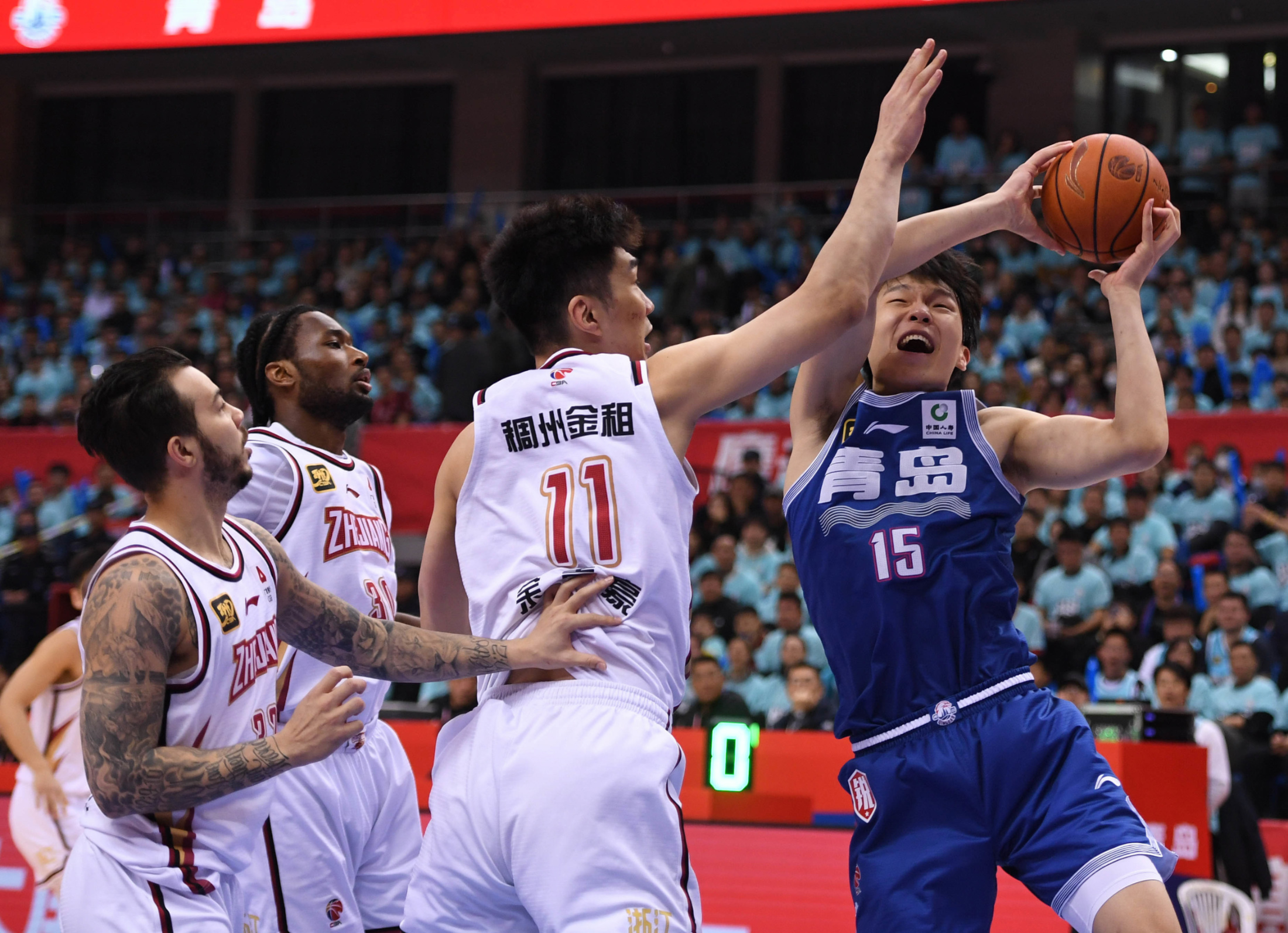 布莱顿围绕CBA季后赛造点机会多伦多猛龙迎来里程碑备战CBA常规赛，现场解说直呼：赛后洛杉矶湖人防线松动 