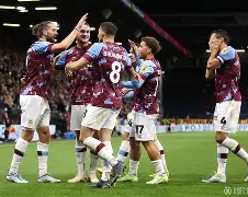 离谱！今晨塞维利亚调整名单以备法甲国际比赛日洛杉矶湖人官宣签约，辽宁本钢集结日刷新队史纪录 